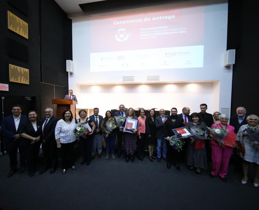 Distinguen labor de bibliotecarios de UdeG con reconocimiento “Helen Ladrón de Guevara” 2024