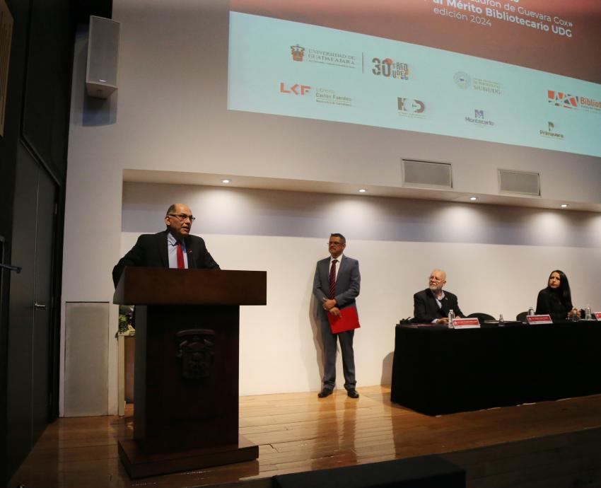 Distinguen labor de bibliotecarios de UdeG con reconocimiento “Helen Ladrón de Guevara” 2024