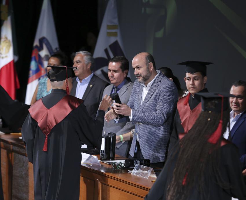 Apadrina Rector General a 750 alumnos de la Preparatoria 7