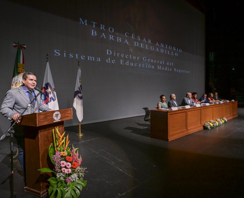 Apadrina Rector General a 750 alumnos de la Preparatoria 7