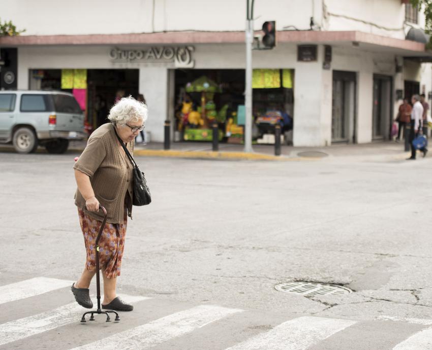 Periodos vacacionales son poco amigables con la vejez, afirman académicas 