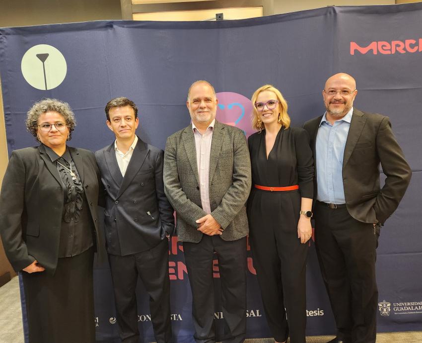 Premian excelencia en periodismo de salud