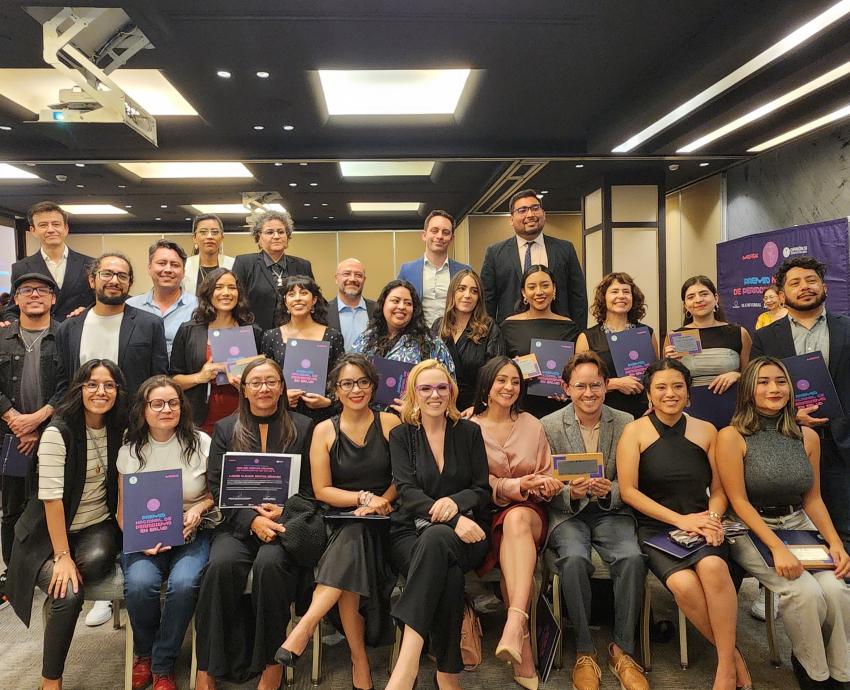 Premian excelencia en periodismo de salud