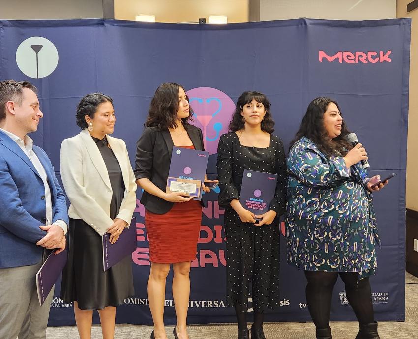 Premian excelencia en periodismo de salud