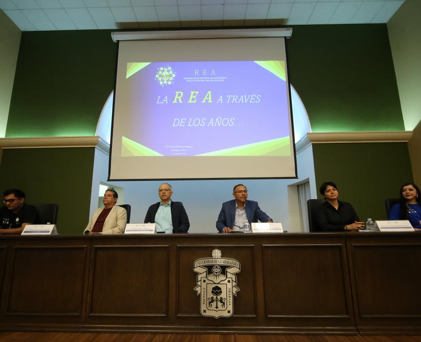 Estudiantes de Astronomía de México llegan al CUCEI a compartir experiencias