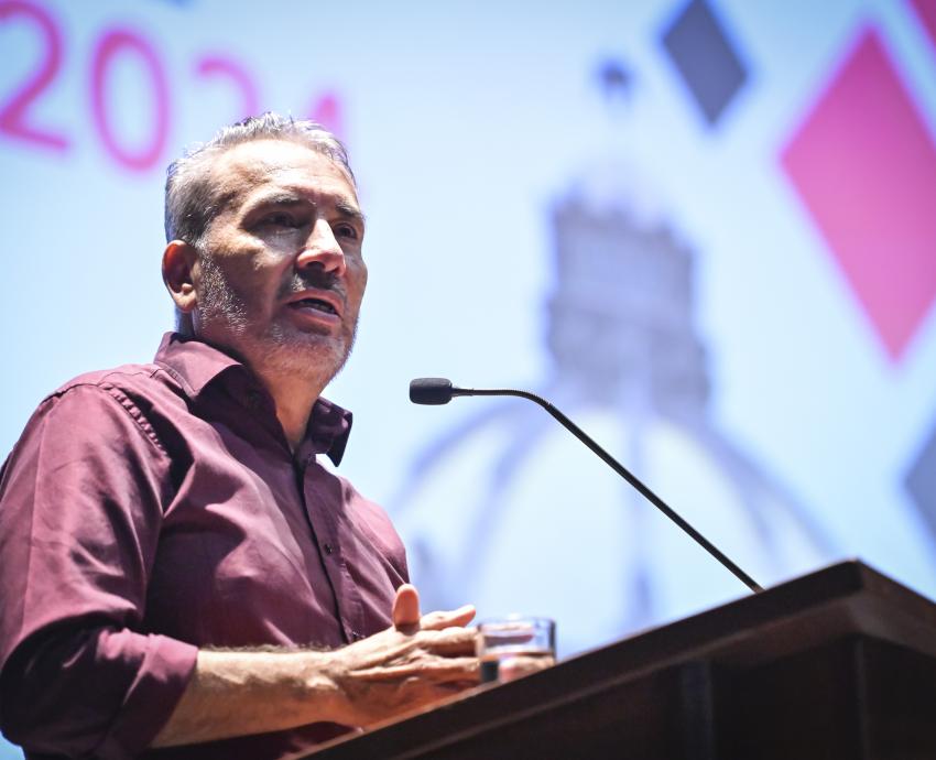 Entregan contratos de definitividad a 403 trabajadores universitarios