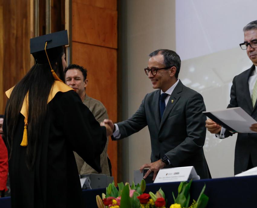 Egresan los primeros estudiantes del CUGDL