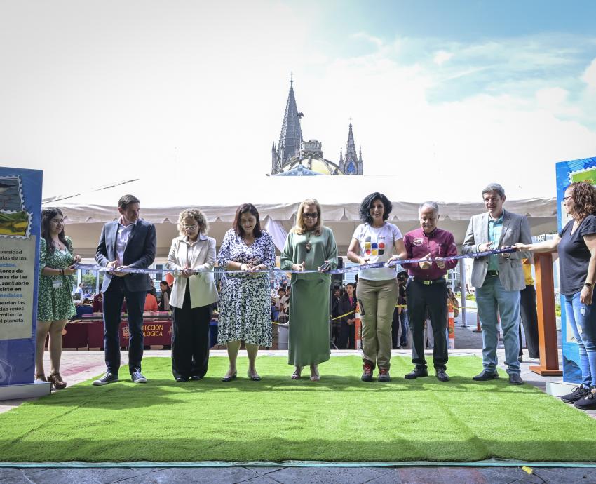 Inauguran colección biológica y exposición fotográfica en edificio de Rectoría General