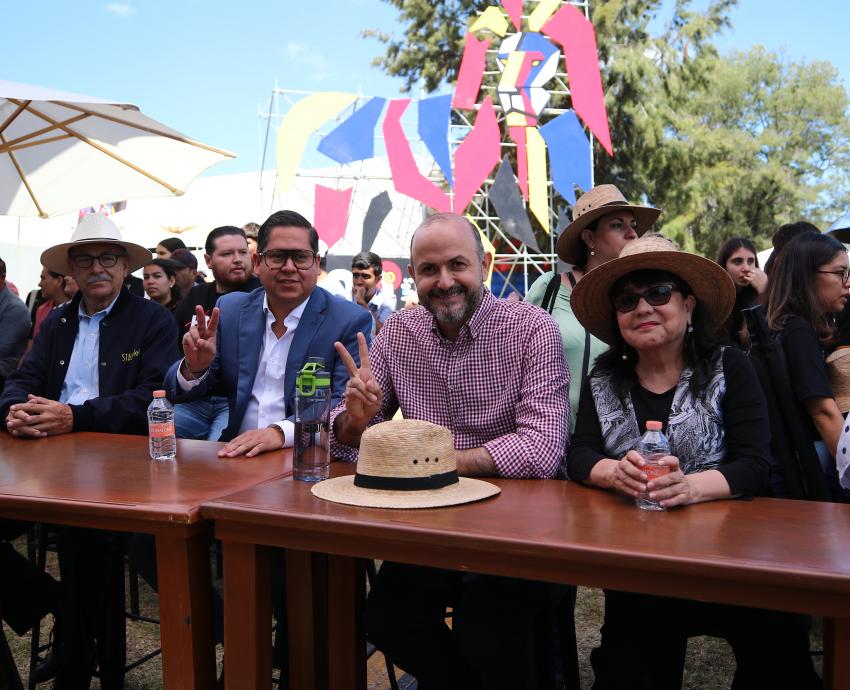 Celebra CULagos con música, baile y un mezquite 30 años de la Red Universitaria
