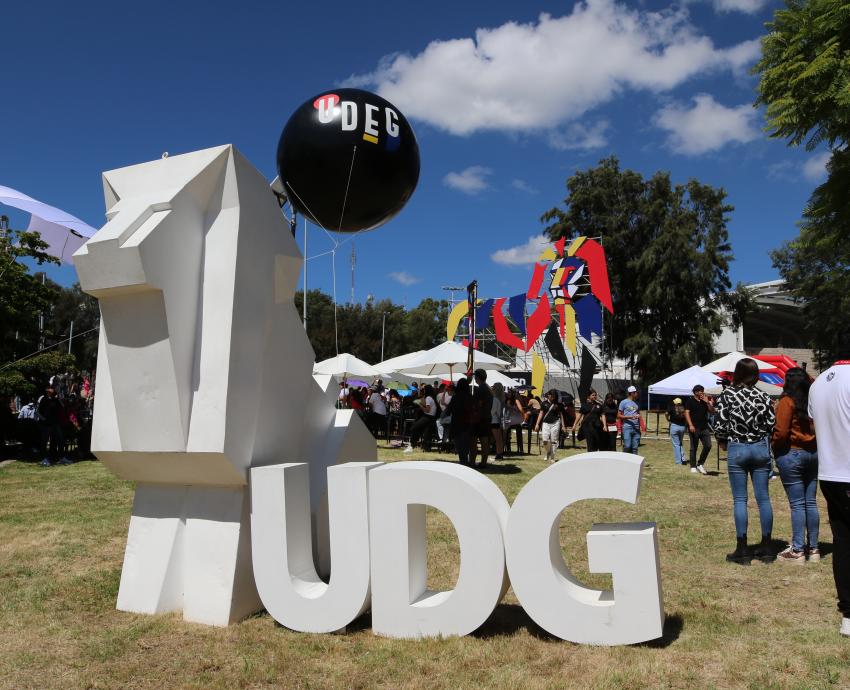 Celebra CULagos con música, baile y un mezquite 30 años de la Red Universitaria