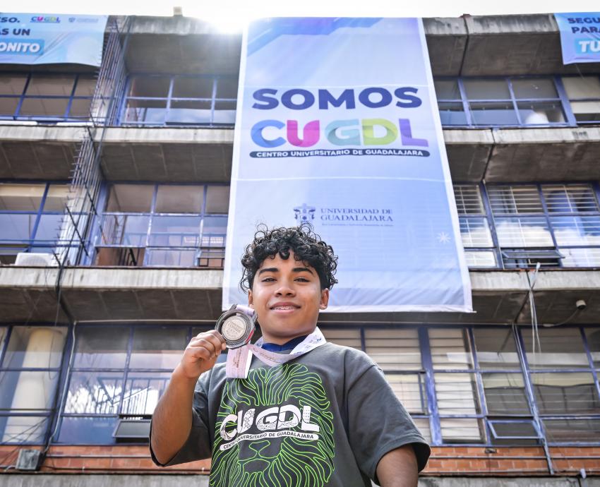 Gana estudiante de CUGDL medalla de plata en Paranacionales CONADE 2024