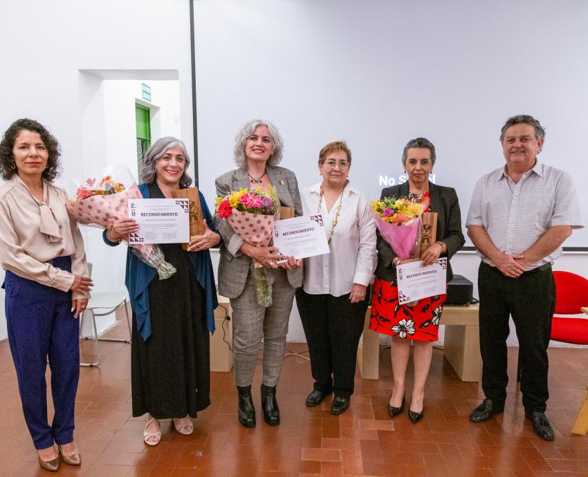 Reciben galardón Arquitectas 2024 académicas del CUAAD