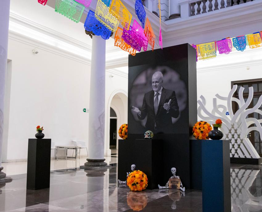 Honra MUSA memoria de Raúl Padilla con ofrenda por el Día de Muertos