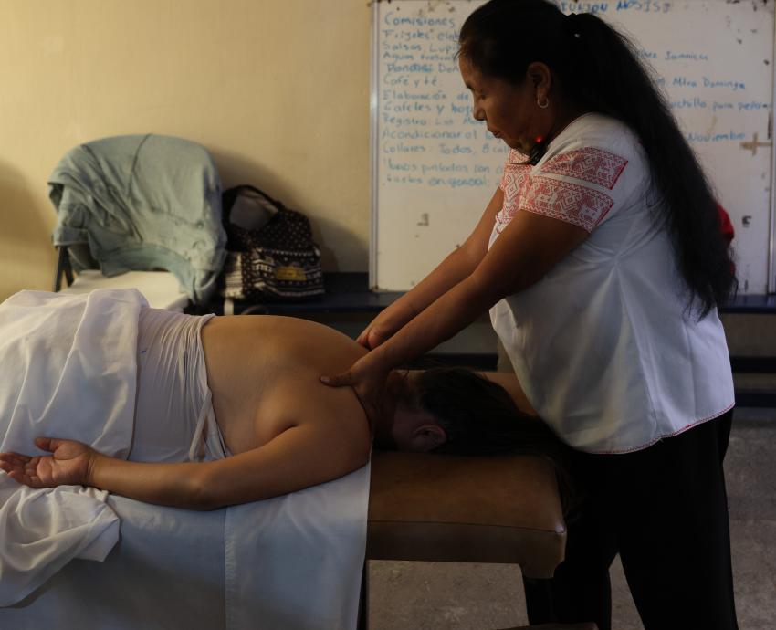 Conmemoran UdeG y mujeres indígenas el Día Internacional de la Medicina Tradicional 