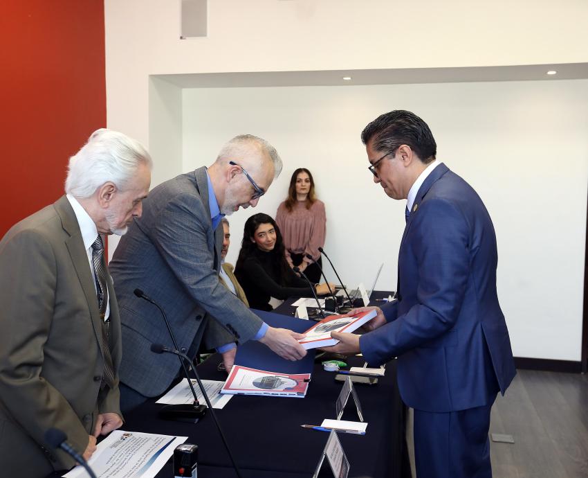 Entregan registro al doctor José Francisco Muñoz Valle como candidato a la Rectoría General de la UdeG