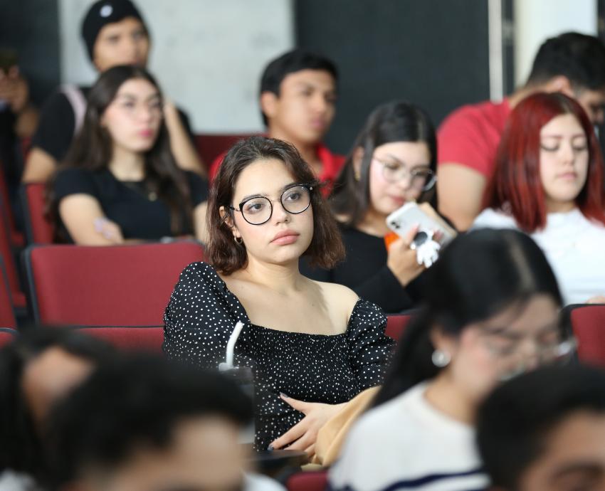 Discuten en CUCSH sobre la inaccesibilidad de la vivienda para los jóvenes