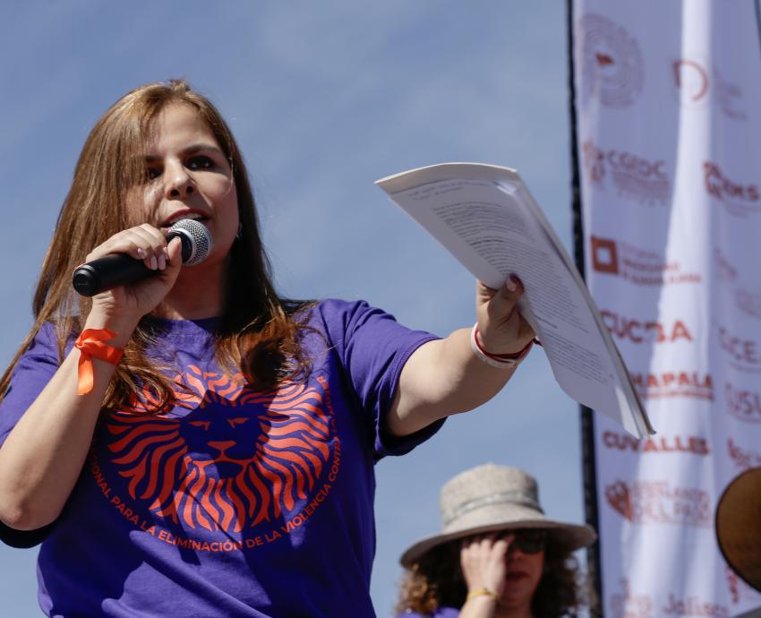 Presentan performance de “El invencible verano de Liliana”, de Cristina Rivera Garza