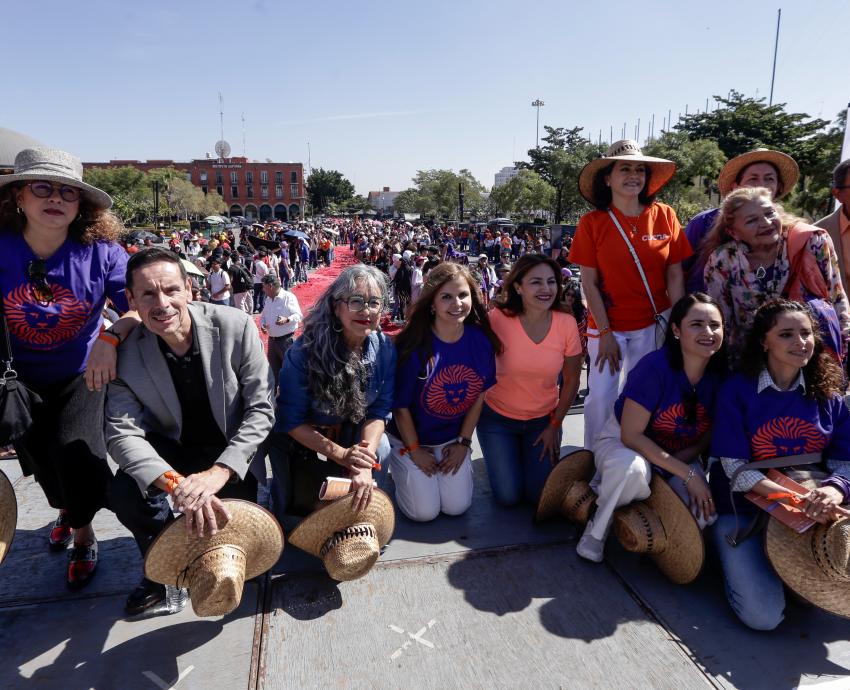 Presentan performance de “El invencible verano de Liliana”, de Cristina Rivera Garza