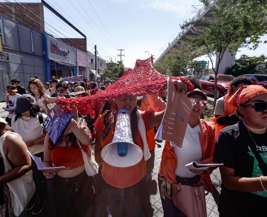 Presentan performance de “El invencible verano de Liliana”, de Cristina Rivera Garza