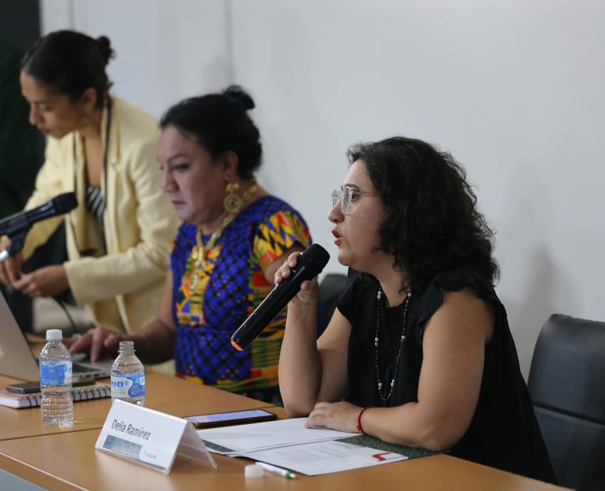 Antropóloga muxe Amaranta Gómez Regalado habla en el CUCSH sobre violencia y racismo