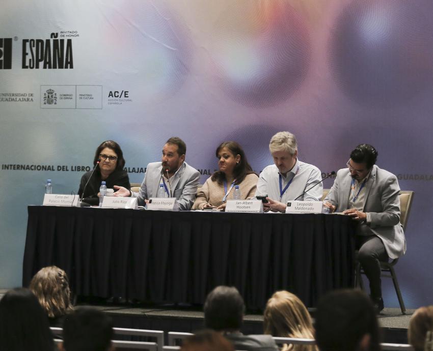 Abordan panorama político de la violencia contra periodistas