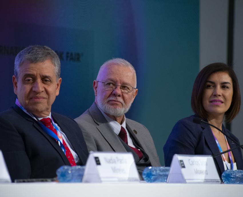 Educación digital con humanismo y ciberpunk