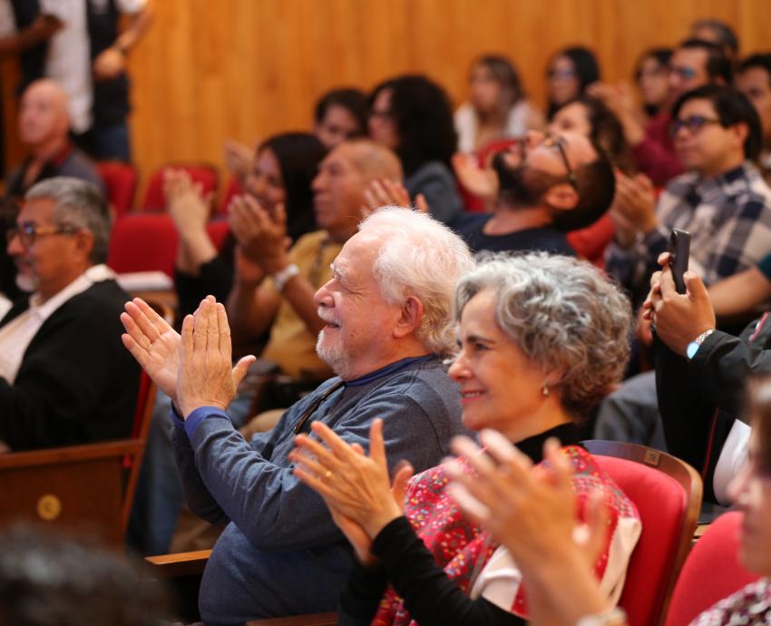 Llama la filósofa española Adela Cortina a reconocer la pobreza para enfrentarla