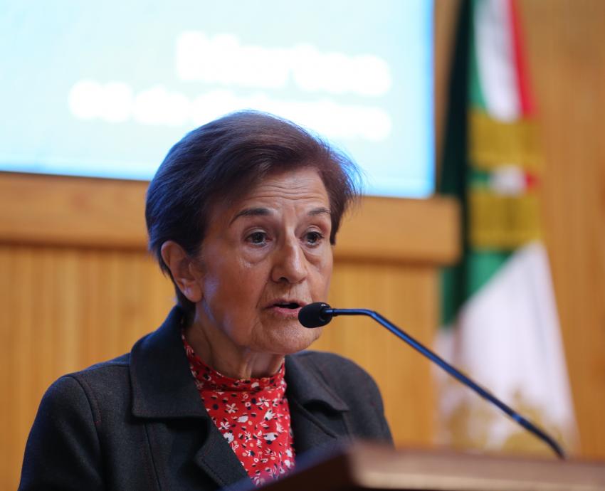 Llama la filósofa española Adela Cortina a reconocer la pobreza para enfrentarla
