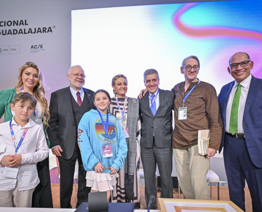 Carmen Beatriz López-Portillo Romo recibe el Homenaje al Bibliófilo en FIL 2024