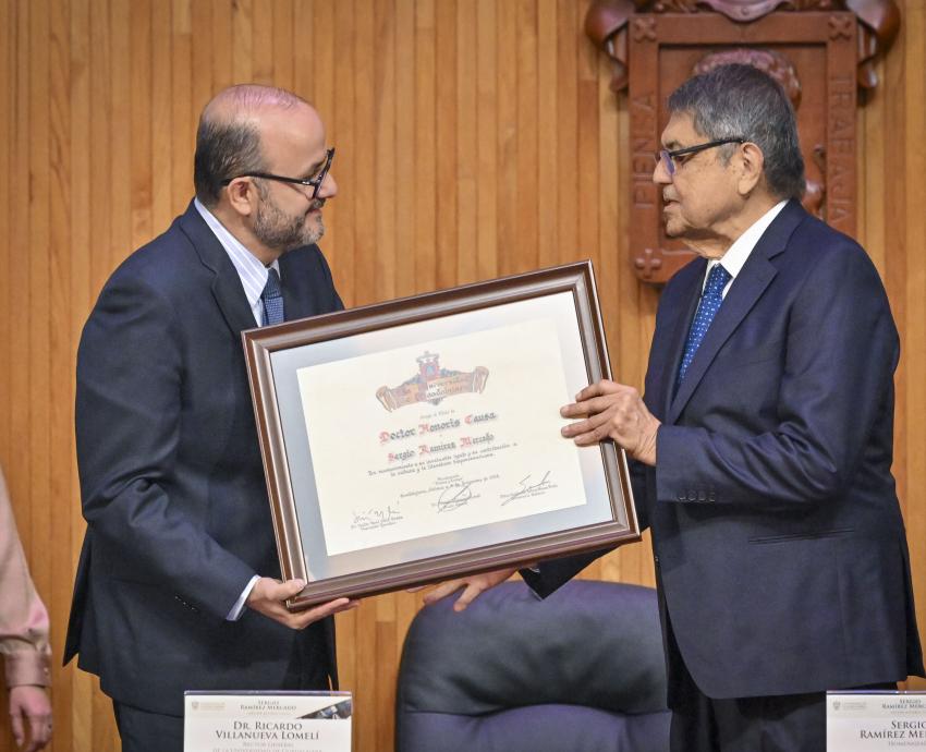 El escritor Sergio Ramirez recibe el título de Doctor “Honoris causa” de la UdeG