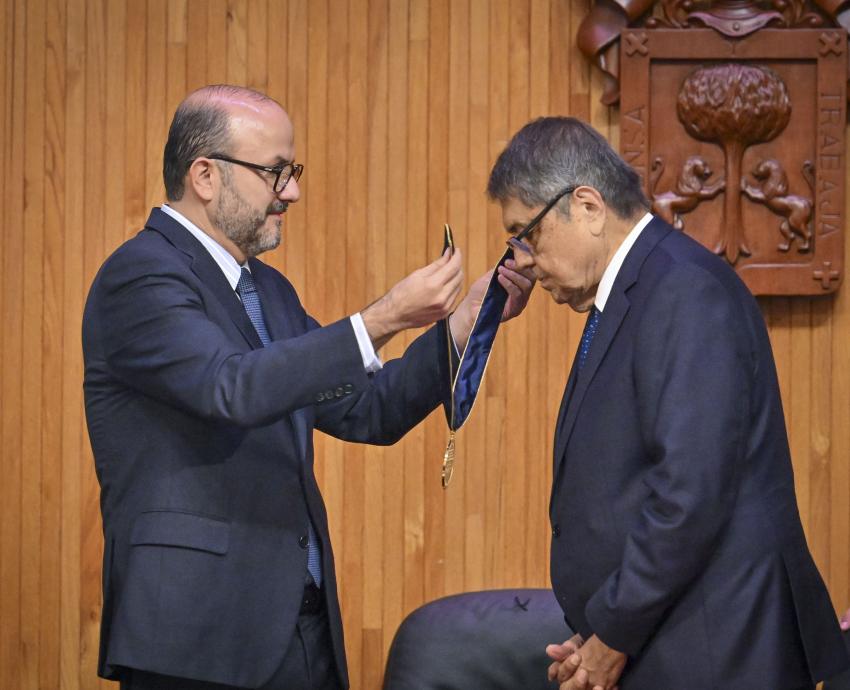 El escritor Sergio Ramirez recibe el título de Doctor “Honoris causa” de la UdeG