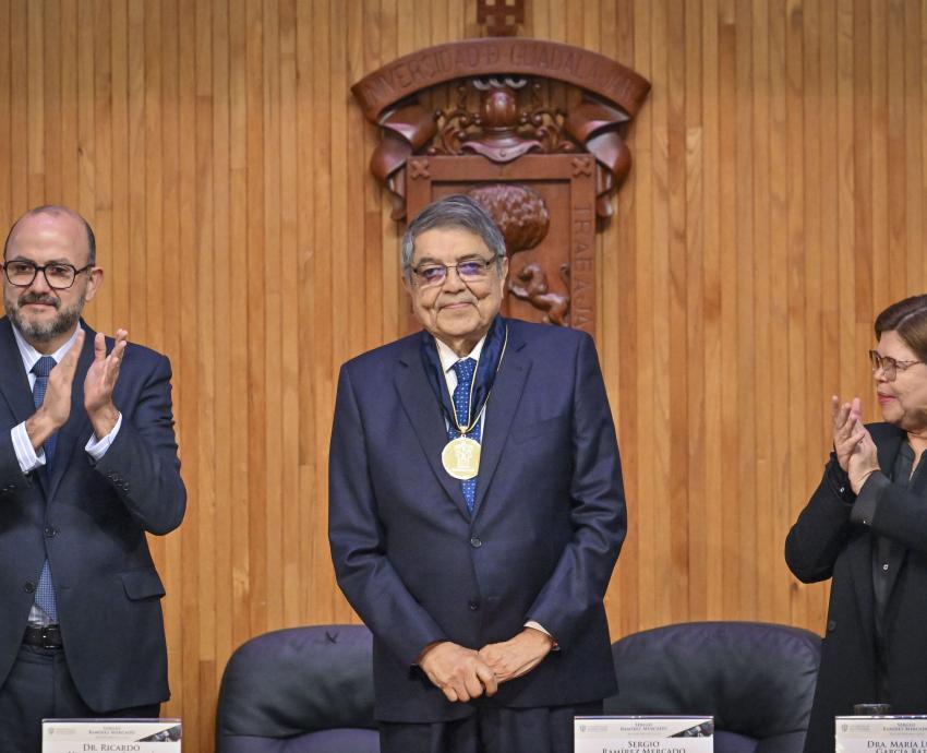 El escritor Sergio Ramirez recibe el título de Doctor “Honoris causa” de la UdeG