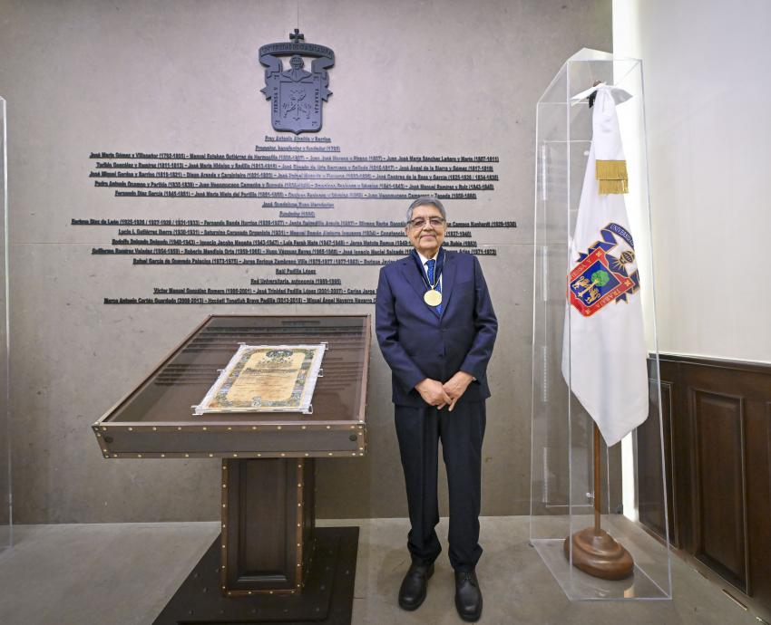 El escritor Sergio Ramirez recibe el título de Doctor “Honoris causa” de la UdeG