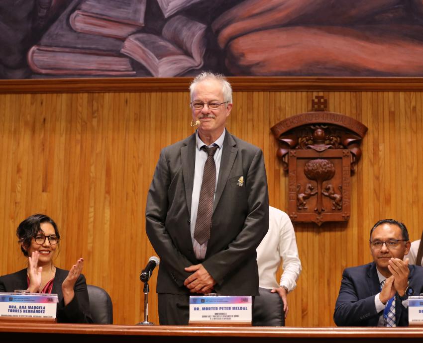 Premio Nobel de Química 2022, ofreció cátedra en el Paraninfo de la Universidad de Guadalajara