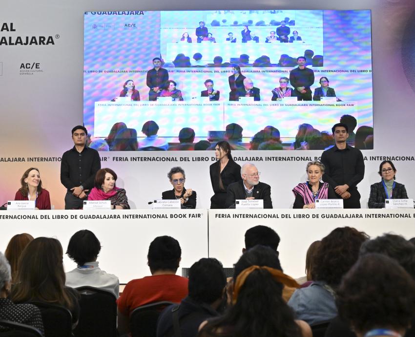 Recibe Gabriela Cabezón Cámara Premio Sor Juana Inés de la Cruz 2024