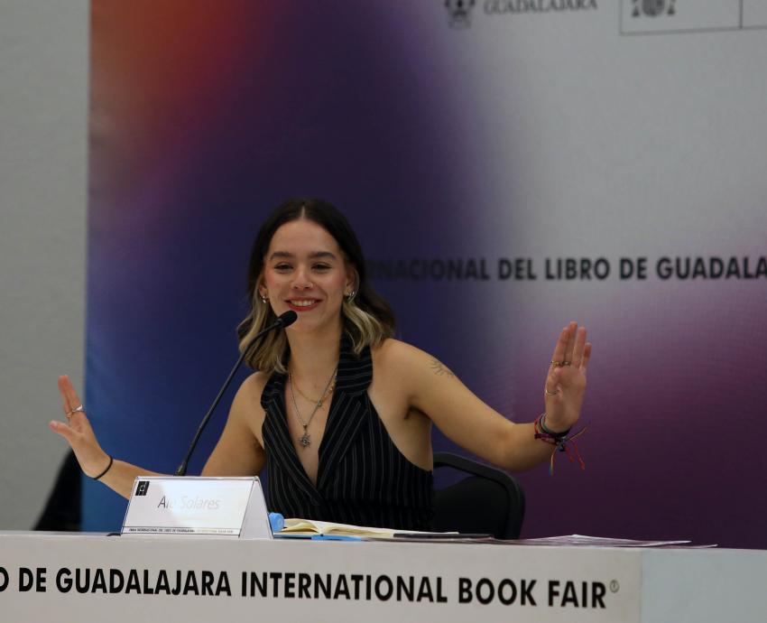 FIL Joven presenta “Guía básica para leer a mujeres que aman mujeres