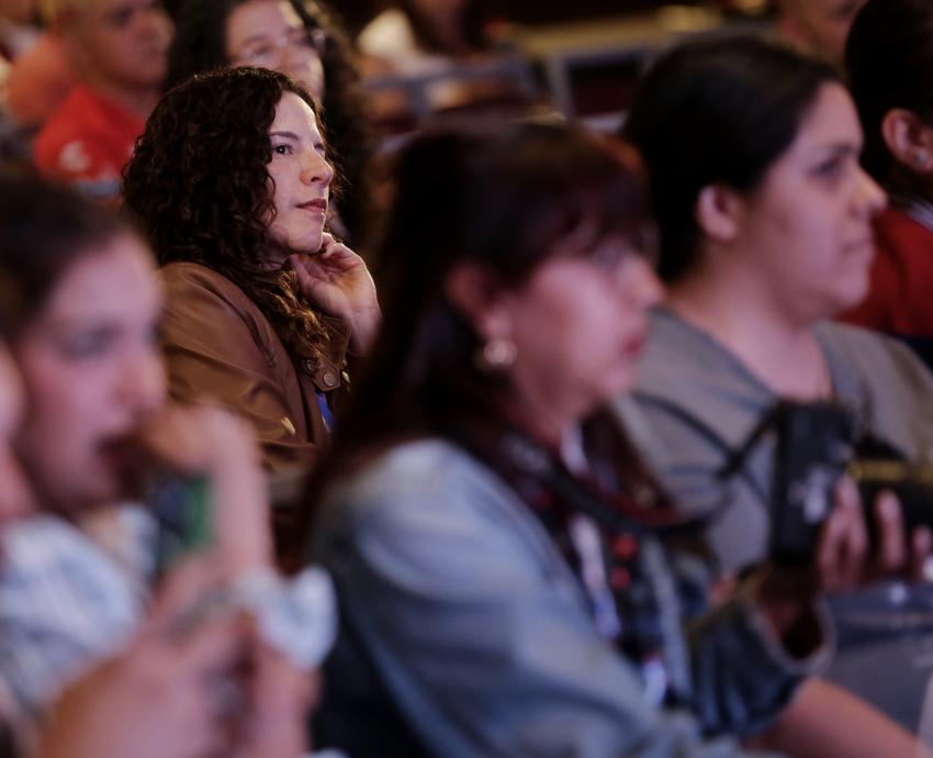 “Las palabras sí pueden ayudar a crear una realidad más igualitaria”: Paulina Chavira 