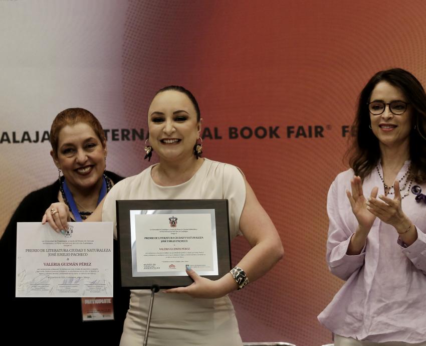 Recibe Valeria Guzmán Pérez el Premio Ciudad y Naturaleza José Emilio Pacheco