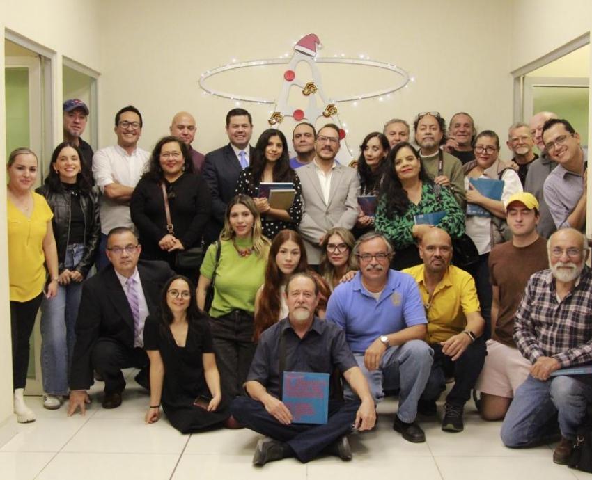 Develan placas en homenaje a tres figuras de Radio Universidad de Guadalajara