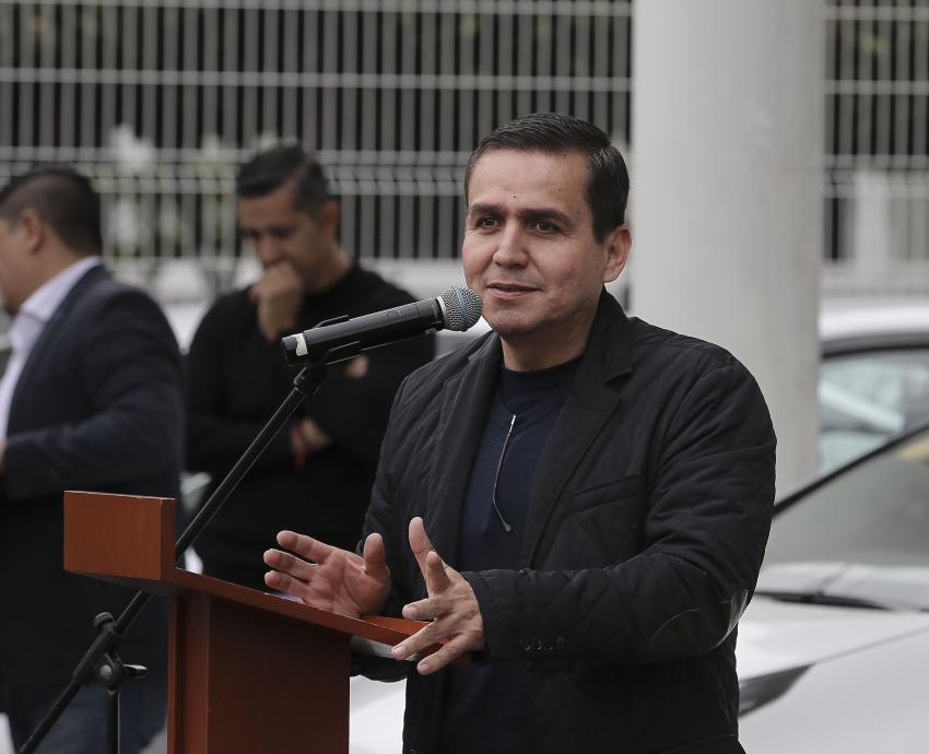Entregan 14 nuevos vehículos a directores de preparatorias regionales y metropolitanas 