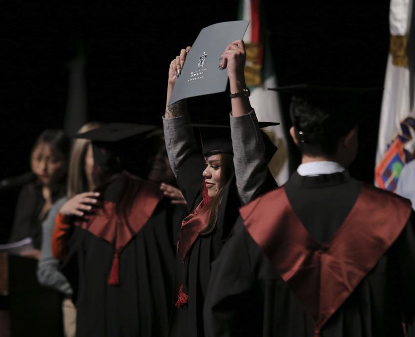 Apadrina Rectora General electa a más de 550 alumnos de Preparatoria 7