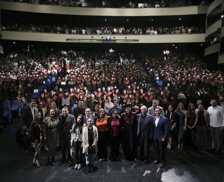 Apadrina Rectora General electa a más de 550 alumnos de Preparatoria 7