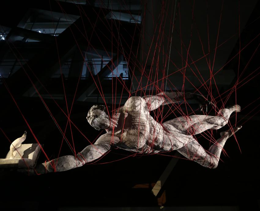 Develan escultura “Prometeo” en Biblioteca Pública Juan José Arreola