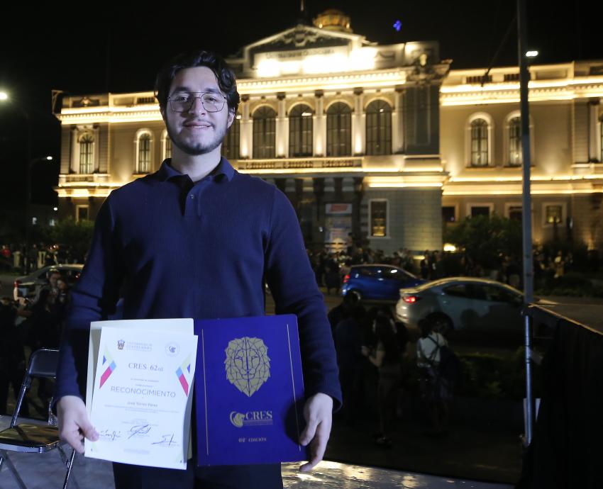 Otorgan galardón “Leo Honoris” a estudiantes y maestros sobresalientes