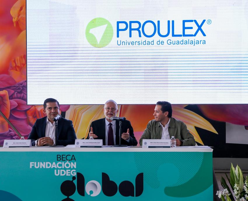 Alumnos sobresalientes reciben beca para aprender y dominar el idioma inglés 