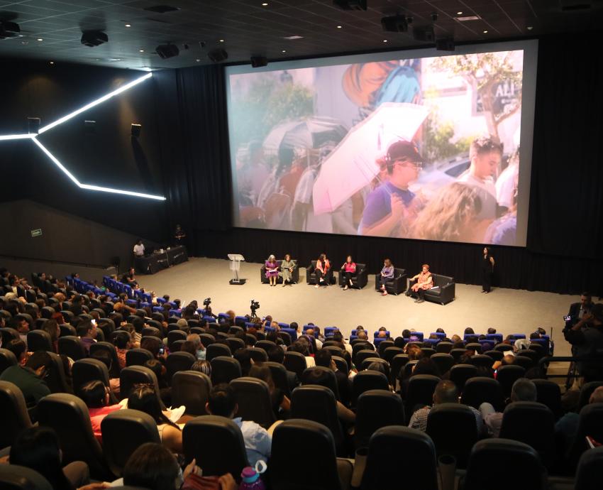 Presentan conferencia magistral “Manual de feminismo urgente” 