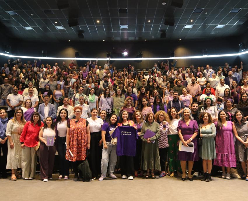 Presentan conferencia magistral “Manual de feminismo urgente” 