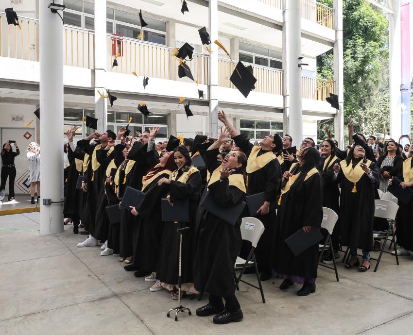 Egresa primera generación de Técnico Superior Universitario en Electrónica y pruebas