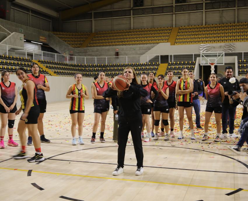 Concluye Villanueva Lomelí e inicia su gestión Karla Planter, con inauguración de obras del Complejo Deportivo Universitario