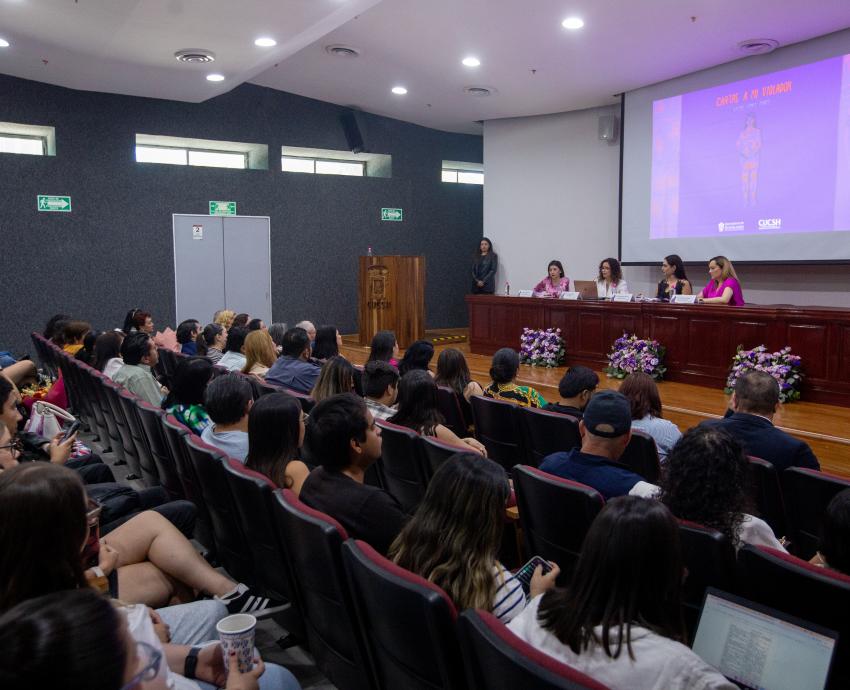Presenta egresada del CUCSH su poemario “Cartas a mi violador” 